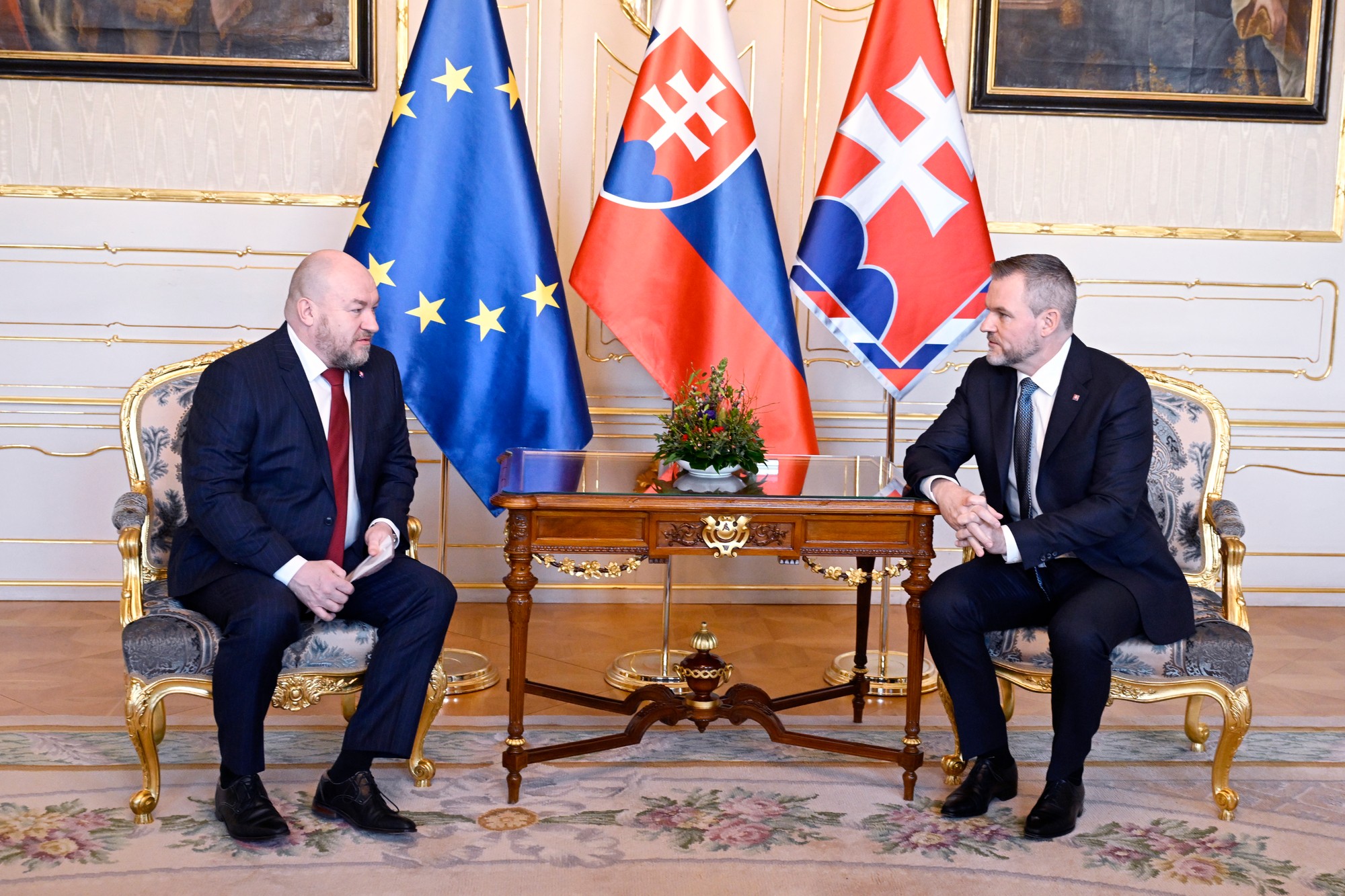 Prezident SR Peter Pellegrini (vpravo) prijal poslanca Národnej rady (NR) SR Rudolfa Huliaka (nezaradený).
