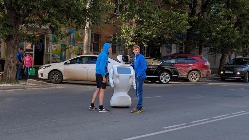 Aresztowali robota za udział w manifestacji!