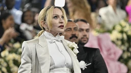 met gala, czyli wielki zlot gwiazd. ciężarna rihanna, madonna cała na