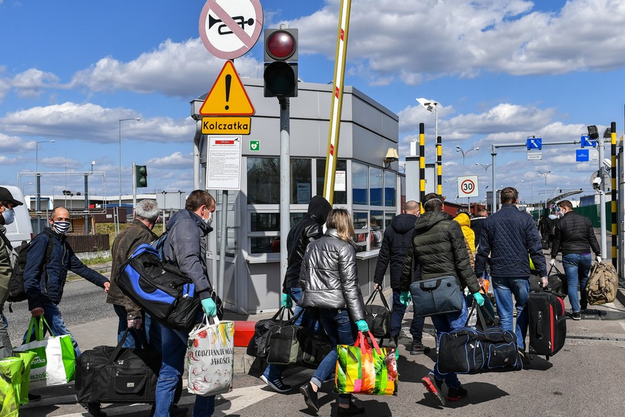 W marcu i kwietniu Ukraińcy wyjeżdżali z Polski, teraz zaczynają wracać