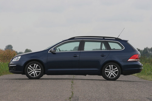 Opel Astra, Kia Ceed, Volkswagen Golf - Pakowne i szybkie kombinowanie