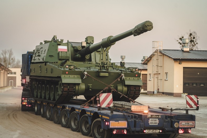 Armatohaubice samobieżne K9A1 Thunder trafiły do 15. Giżyckiej Brygady Zmechanizowanej 24 marca 2025 roku.