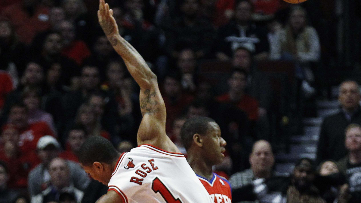 Jak poinformował w niedzielny poranek ESPN, gwiazdor Chicago Bulls - Derrick Rose - przeszedł pomyślnie operację wiązadeł krzyżowych.