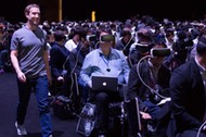 Szef Facebooka Mark Zuckerberg na konferencji Samsunga w Barcelonie. Prezentacja gogli VR