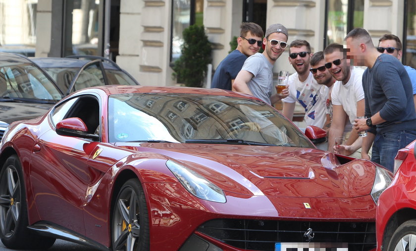 Lewandowski szpanuje Ferrari!
