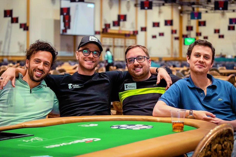 W tegorocznym festiwalu World Series of Poker uczestniczyło wielu czołowych graczy z Polski. Na zdjęciu (od lewej): Mateusz Moolhuizen, Paweł Brzeski, Mikołaj Zawadzki i Dominik Pańka.