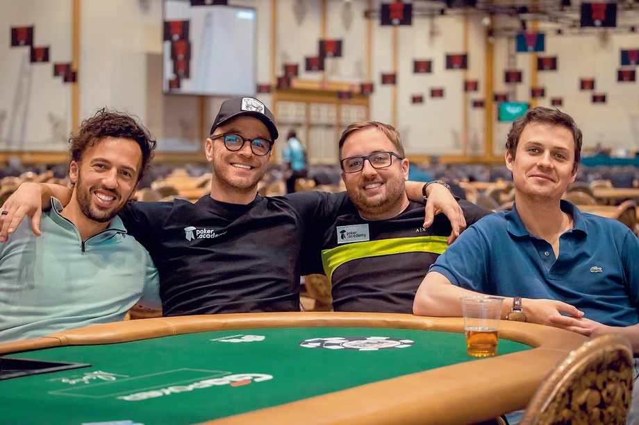 W tegorocznym festiwalu World Series of Poker uczestniczyło wielu czołowych graczy z Polski. Na zdjęciu (od lewej): Mateusz Moolhuizen, Paweł Brzeski, Mikołaj Zawadzki i Dominik Pańka.