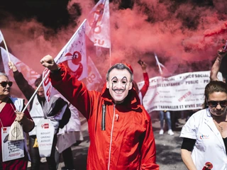 Od 15 kwietnia związki zawodowe we Francji domagają się wycofania reformy emerytalnej, co raczej trudno sobie wyobrazić, ponieważ została ona oficjalnie przyjęta przy użyciu artykułu 49 ust. 3 i zatwierdzona przez Radę Konstytucyjną - mówi Robin de Ricqlès