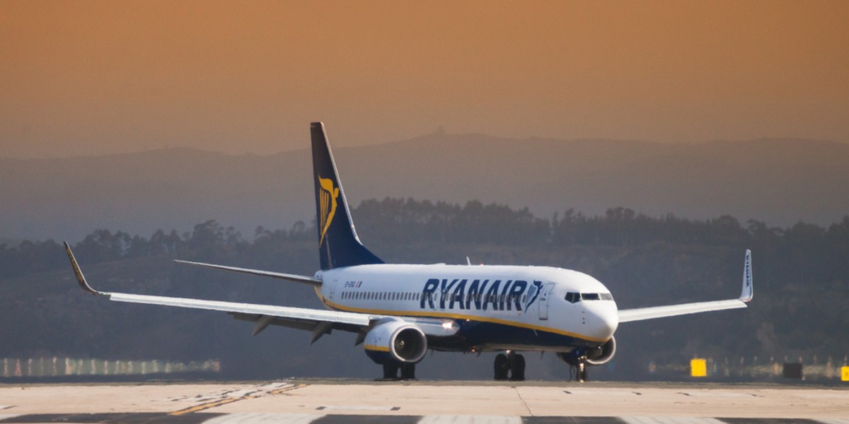 Ryanair zapewnił, że będzie w pełni przestrzegał wytycznych Światowej Organizacji Zdrowia (WHO) oraz zakazów lotów wprowadzanych przez poszczególne kraje.