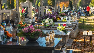 będzie wielka rewolucja na cmentarzach i w pochówku zmarłych. dla kościoła to "heretyckie praktyki"?