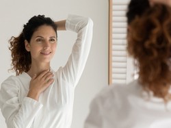 Tekstura ma swoje wymagania: Ważne zasady pielęgnacji kręconych włosów