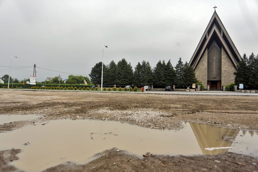 Ksiądz żąda od parafian pieniędzy na budowę parkingu