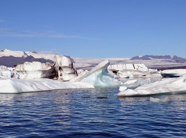 Topniejące lody na Grenlandii mogą w przyszłości zagrozić życiu na Ziemi.