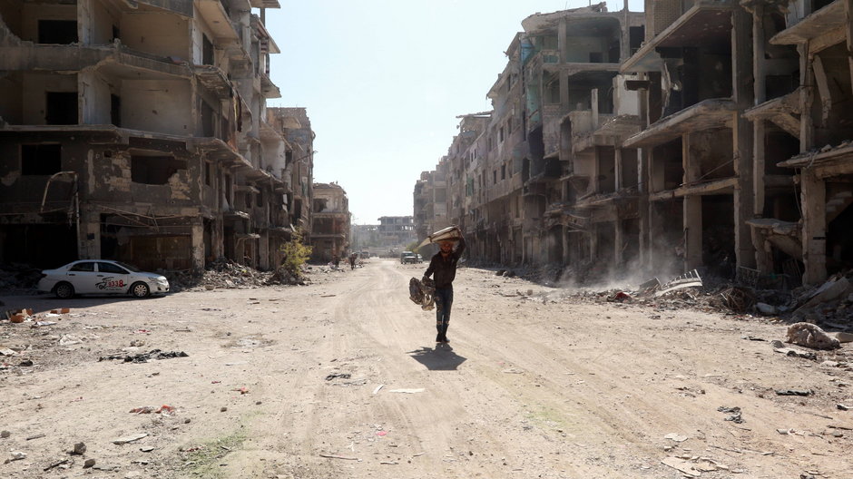 Zniszczenia wojenne w obozie dla uchodźców w południowym Damaszku, 25.10.2021 r.
