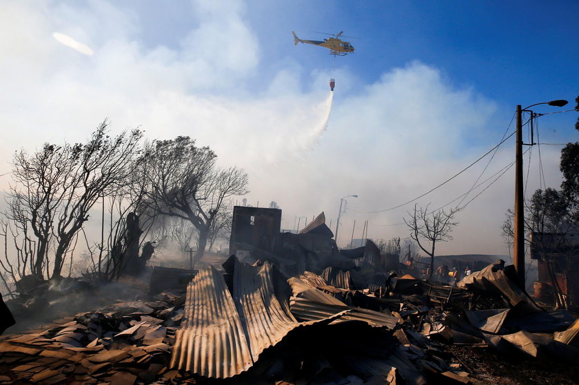 A house burns following the spread of wildfires in Valparaiso