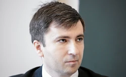 Obniżka wieku emerytalnego to nowe liberum weto. "Prezydent Duda z powodu tej decyzji będzie na liście hańby"