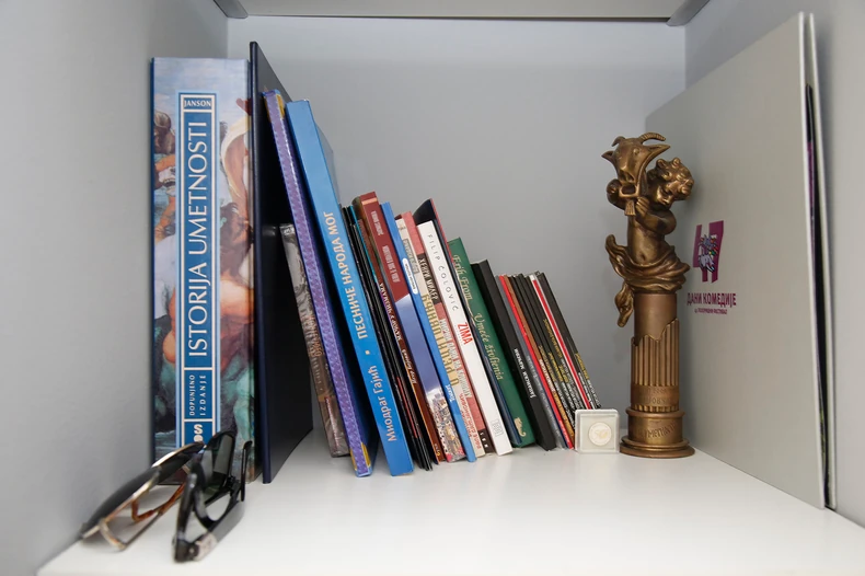 Uroš Jovčić, Dženi Martin - dom