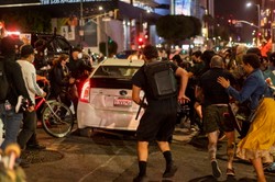 Zamieszki w Louisville. Wściekły tłum demoluje miasto po oczyszczeniu z zarzutów zabójców Breonny Taylor