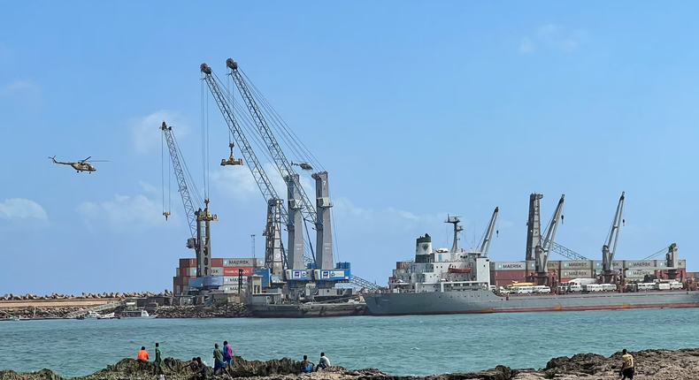 Security helicopters hover above the Mogadishu Sea Port after an Egyptian warship docked to deliver a second major cache of weaponry in Mogadishu, Somalia September 23, 2024 REUTERS(Feisal Omar)