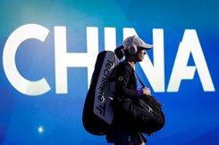 Iga Światek zmarzła na korcie w Pekinie [WIDEO]