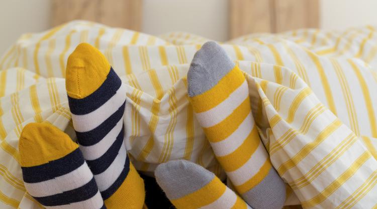 Alvás zokniban - igen vagy nem? Fotó: Getty images
