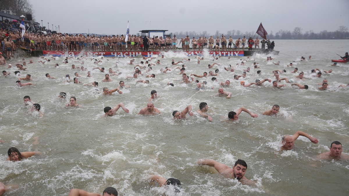 Plivanje za časni krst, iz arhive