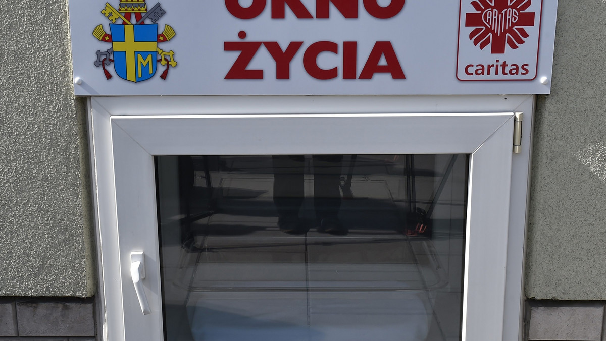 W Suwałkach zamknięto działające tam od 2008 roku Okno Życia. Od początku jego istnienia nie pozostawiono w nim żadnego dziecka - czytamy na stronie Radia Białystok. 