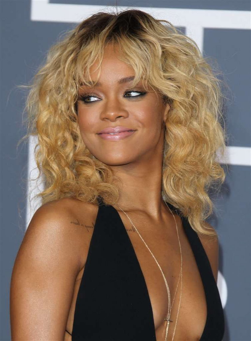 Rihanna Grammy 2012