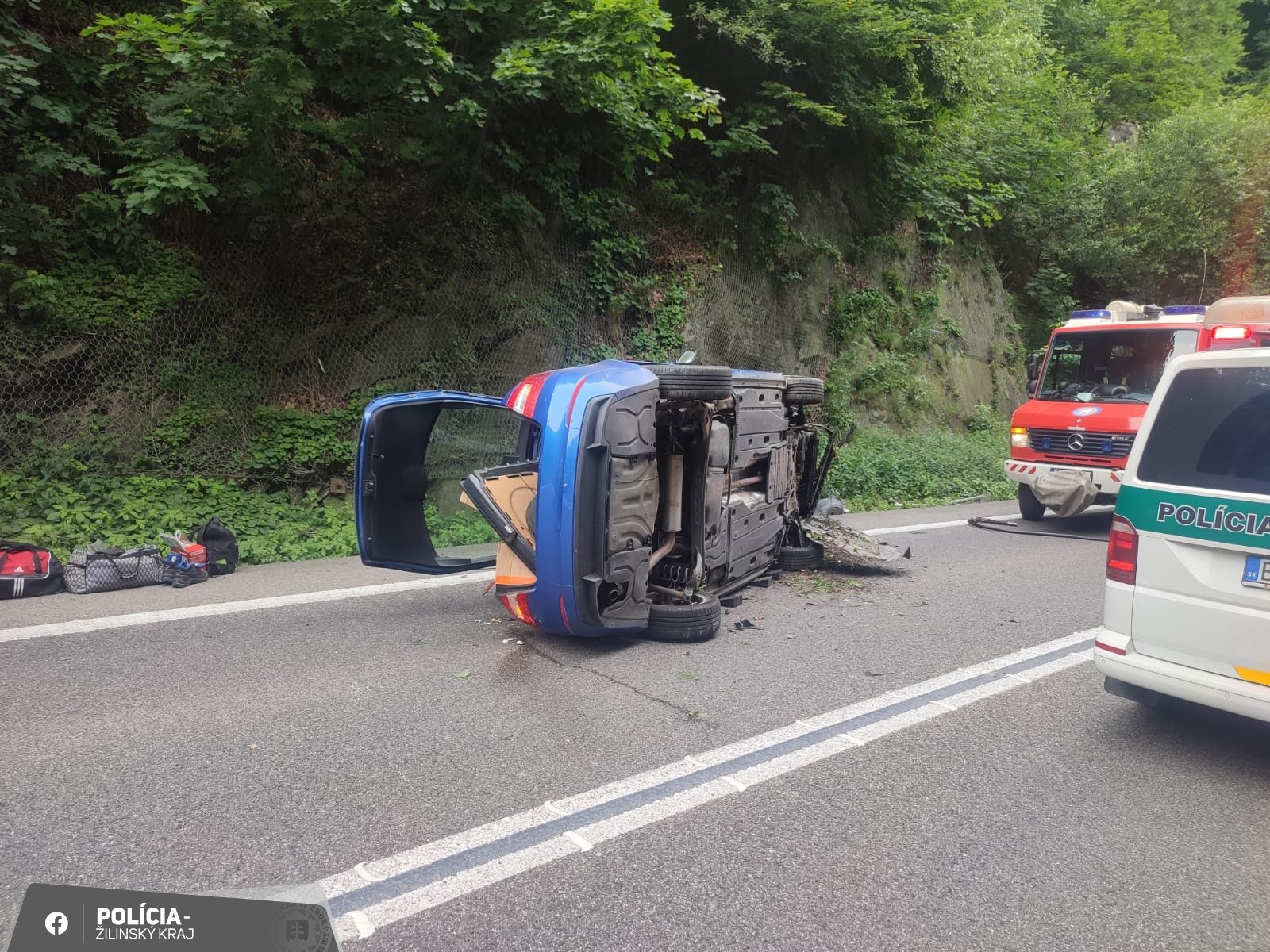 Pod Strečnom havarovalo auto.