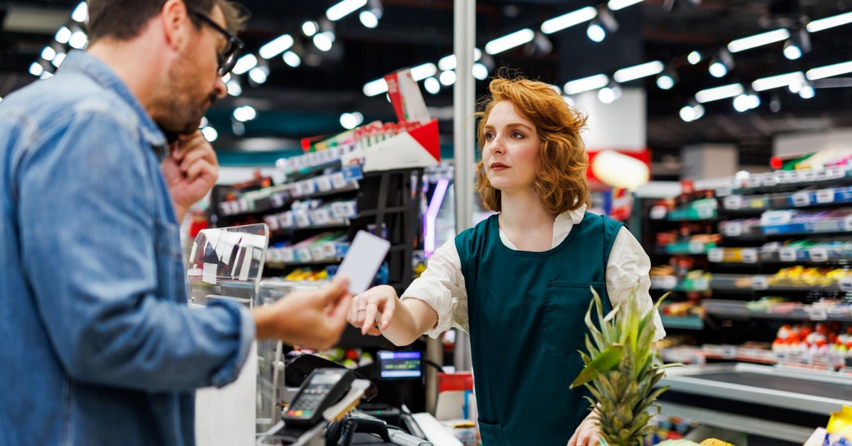 Stałe zniżki w sklepach bez żadnych limitów. Przywilej, o którym wiele osób nie wie