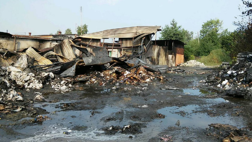 Pożar hali z makulaturą w Ogrodzieńcu