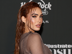 Megan Fox mindenkit meglepett új hajszínével
