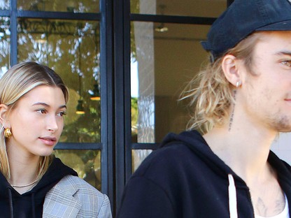Hailey Bieber Nanushka ruhában ment el fagyizni férjével, Justin Bieberrel