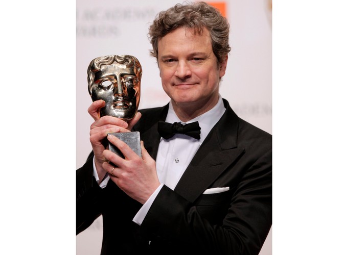 Aktor Colin Firth z nagrodą za najlepszą główną rolę męską w filmie 'Jak zostać królem'