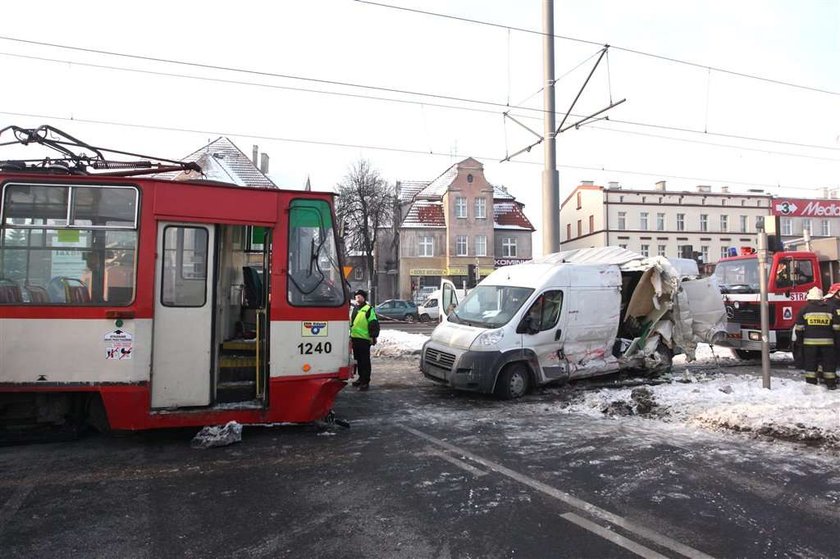 Piekarz wjechał pod tramwaj