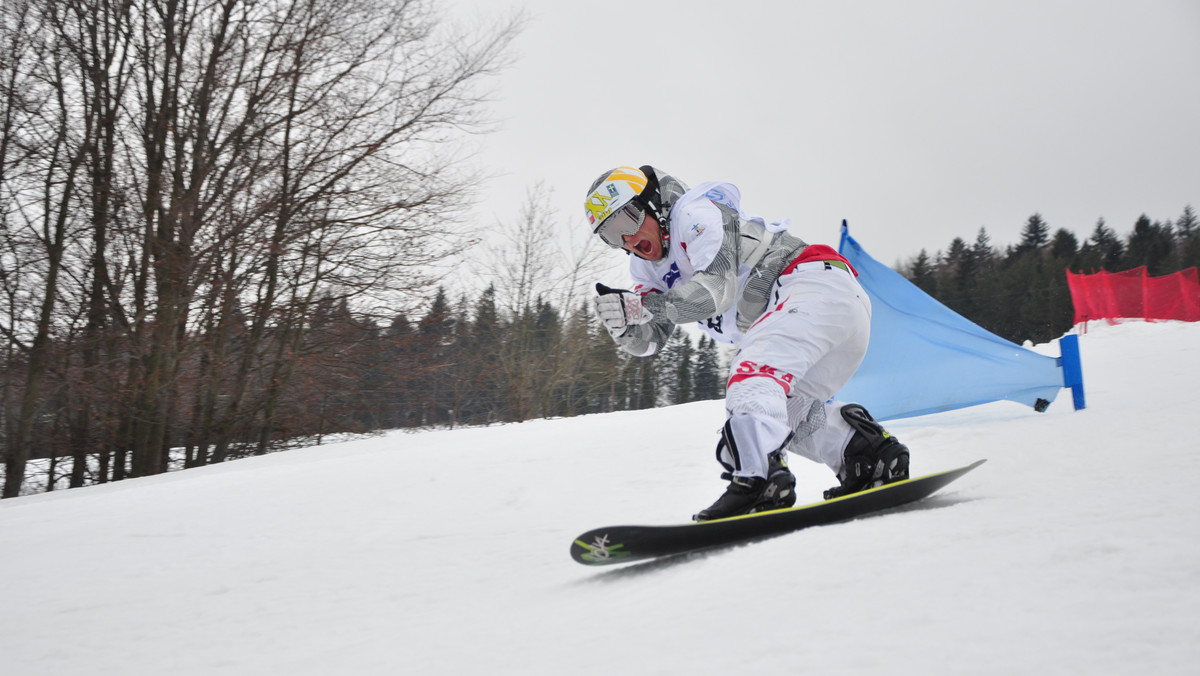Mateusz Ligocki (AZS AWF Katowice) zwyciężył w pierwszym w tym sezonie snowboadowym Pucharze Europy w olimpijskiej konkurencji Snowboardcross rozegranym we włoskiej Cortina d`Ampezzo.