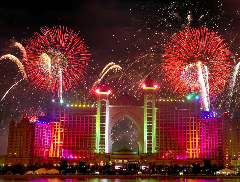 Fajerwerki podczas otwarcia hotelu Atlantis w Dubaju.