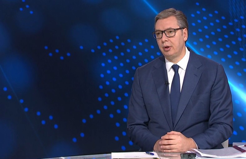 Prosečna plata u javnom sektoru u decembru biće veća od 900 evra! Vučić: Verujemo da bi naredne godine rast Srbije mogao da ide i više od pet odsto