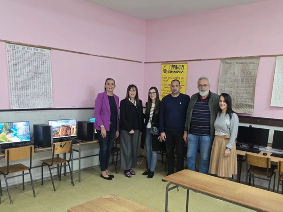 OŠ "Karađorđe" u Topoli