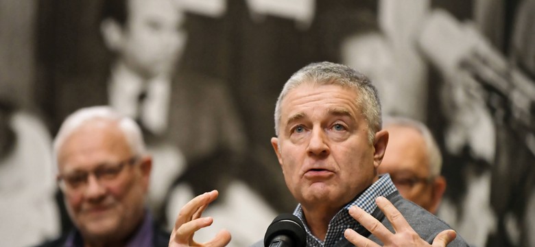 Frasyniuk do Trzaskowskiego i Czarzastego: Na ulicę liderzy, bronić obywateli!