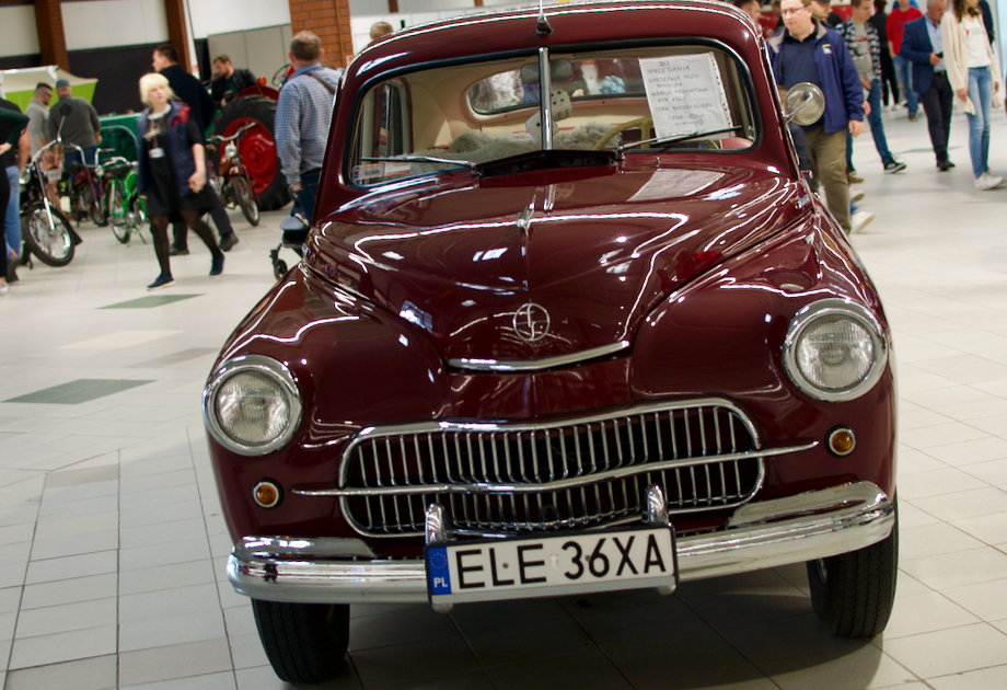 Warszawa M20 w wersji eksportowej z 1961 roku na Warsaw Oldtimer Show została wystawiona na sprzedaż za 80 tys. zł