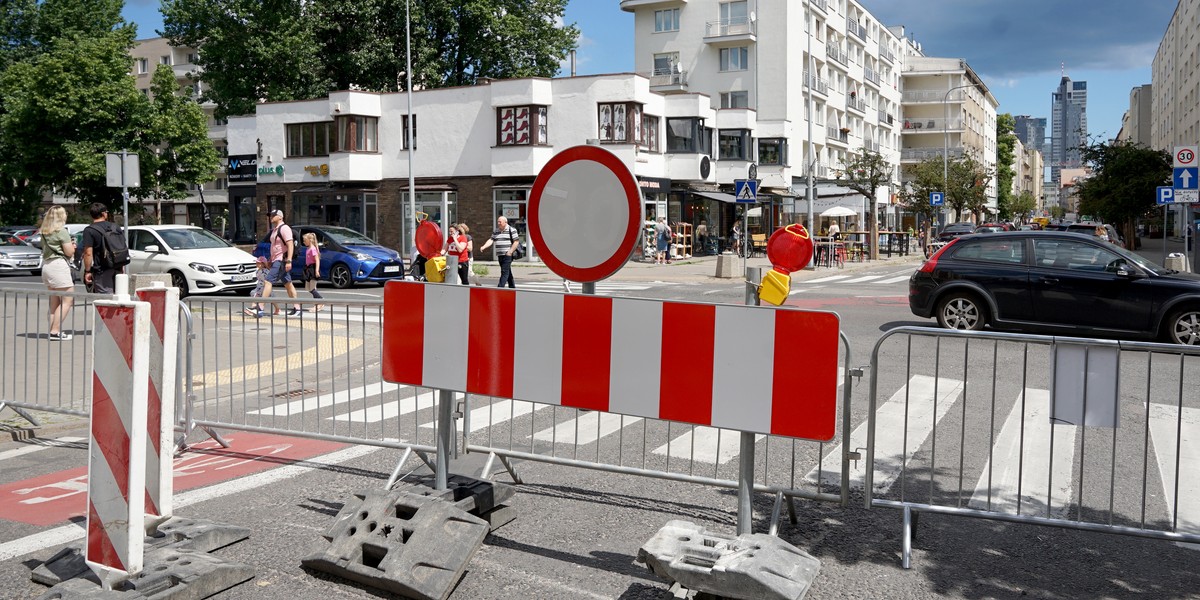 Remont ul. Starowiejskiej w Gdyni. W pierwszym etapie robione są nowe chodniki! 