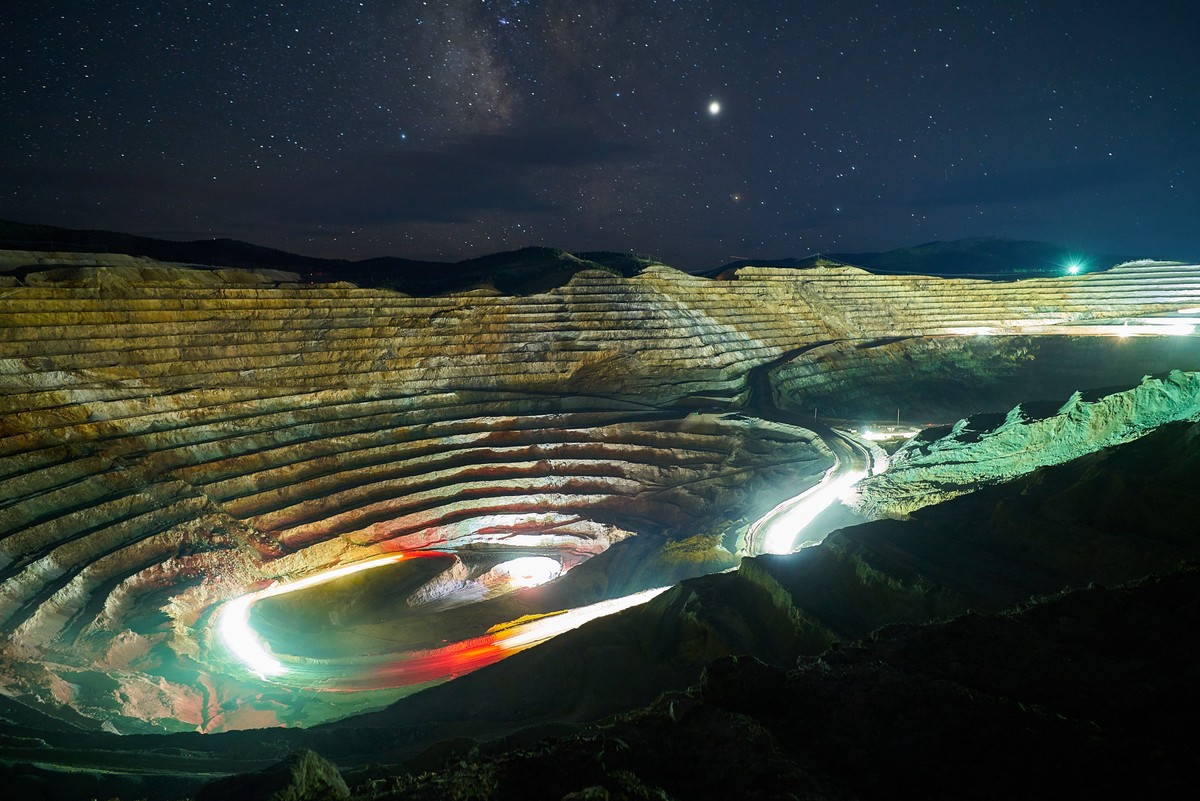 KGHM bierze wielki kredyt. Aż 1,5 mld dol. nie tylko na inwestycje