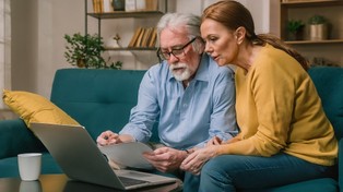 Emeryci oddają mieszkanie w zamian za dożywotnią rentę. Czy to się opłaca? Tyle pieniędzy dostają co miesiąc