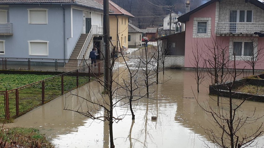 Usled velikih padavina voda prodrla u desetak kuća
