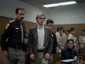 Még egy ok, amiért Evan Peters-nek meg kell kapnia a Golden Globe-ot Jeffrey Dahmer szerepéért