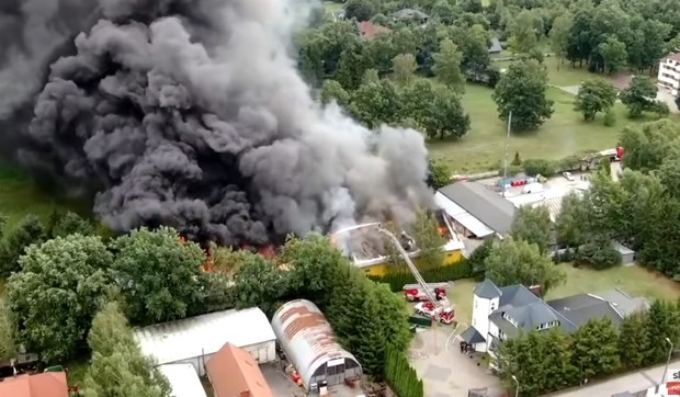 Požar u tržnom centru u Varšavi
