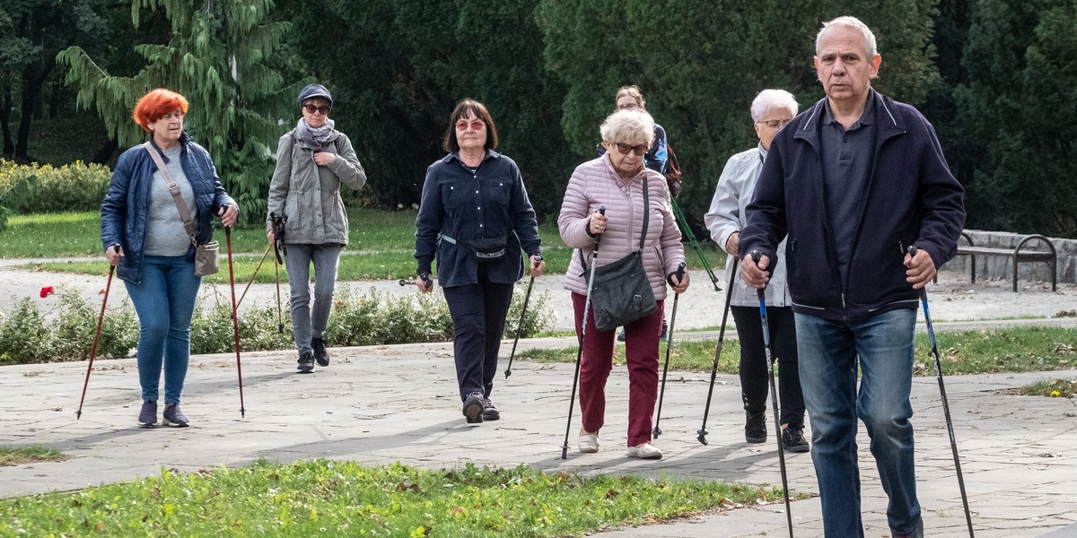 Przechadzka dla seniorów.