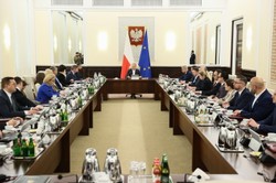 Rząd przyjął projekt, który przyspieszy budowę elektrowni jądrowych w Polsce. Nowe przepisy mogą skrócić inwestycje o 2 lata