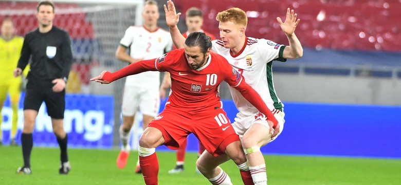 Polacy na mecz z Węgrami dojechali w 60. minucie. Szczęśliwy remis na początek el. MŚ 2022
